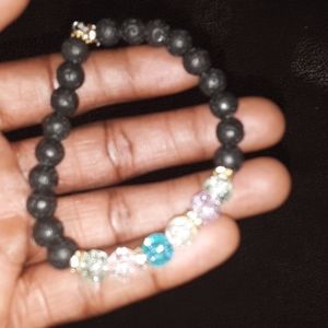 Hand crafted women bead bracelet
